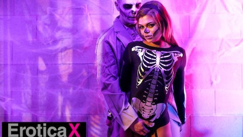 Seksi Zombiden Romantik Cadılar Bayramı Sürprizi