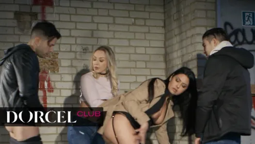 büyük memeli milf ilk dörtlüsünü yapıyor