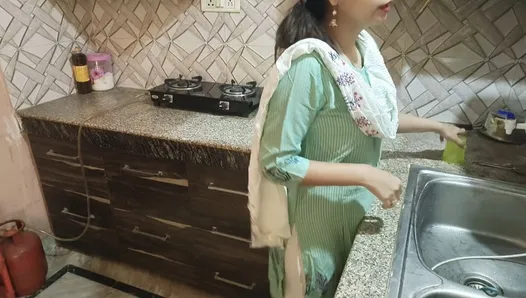 desi seksi üvey fena angry üzerinde onu sonra proposing içinde mutfak pissing