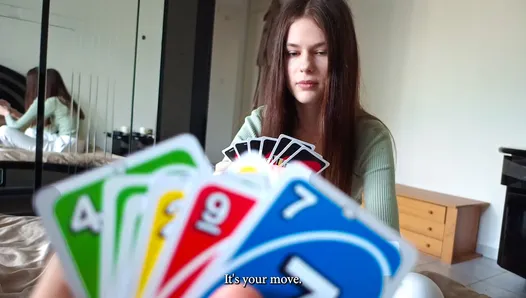üvey kızlarım külotsuz bana geldi ve uno'da bekaretini kaybetti...
