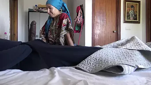 bu Türk ninesi şok oldu!!! onun önünde büyük aletimi çıkarıyorum.