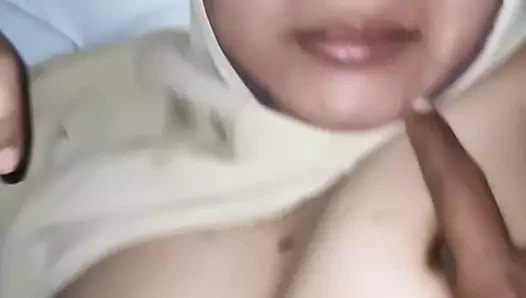 Üvey kuzenim ben gelene kadar gizlice bana geldi.