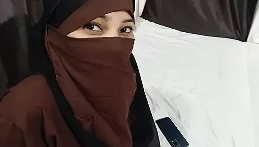 Güzel bir Müslüman kızın sulu amı, daha önce hiç sikişmedim