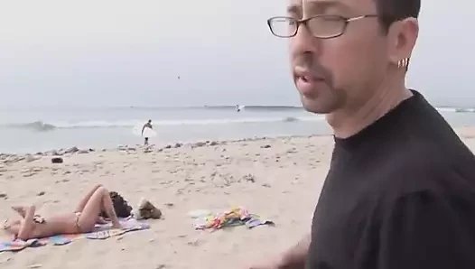 Büyük memeli lezzetli sarışın kız sikildi ve hunk oluyor