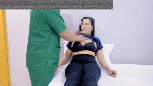 Sapık Doktor İşini Kötüye Kullanıyor