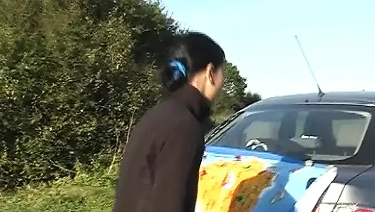 Muhteşem esmer Alman bebeğim açık havada beceriliyor