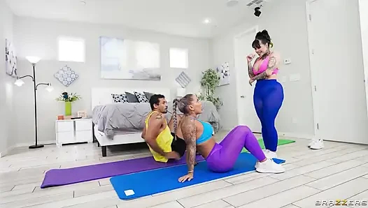 Müşterilerim Xwife Karen ve Hayley Davies Brazzers ile sevişmek istiyor
