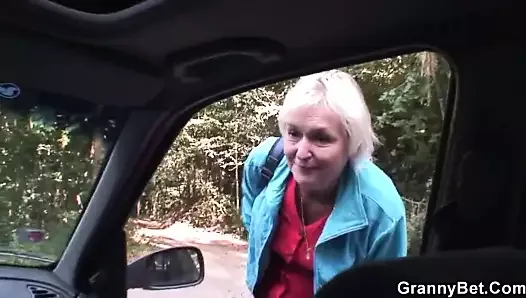 Yol kenarından aldığım 70'lik nineyle alem yaptık